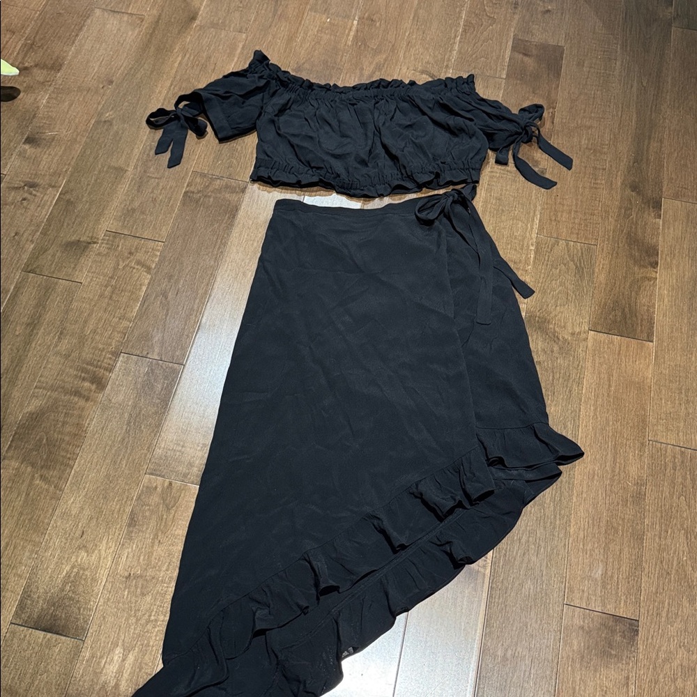 Guess ruffle 2-piece sz S top medium bottom .